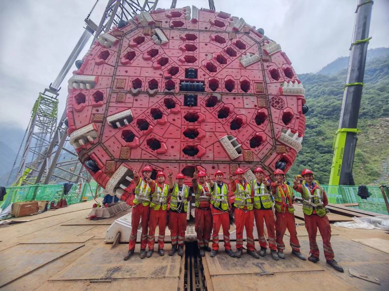 不一樣的春節，一樣的堅守！這是中鐵裝備的春節“風景”