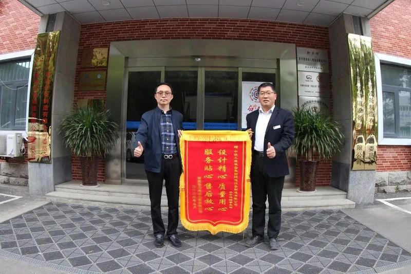 好的產品會說話 || 中鐵裝備高原型水平運輸編組獲錦旗、贏贊譽！