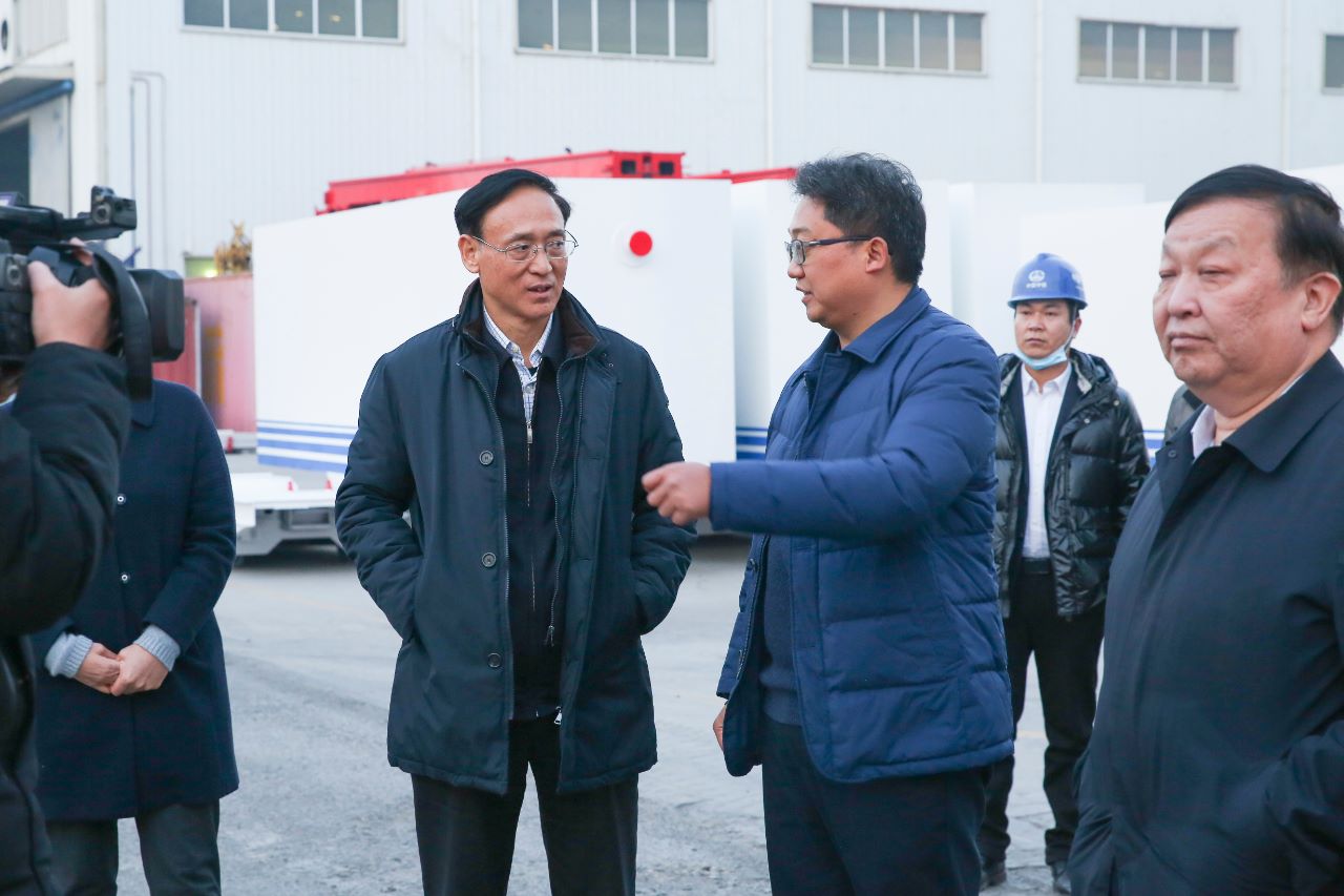 新鄉(xiāng)市委書記張國偉到中鐵裝備集團(tuán)設(shè)備公司調(diào)研